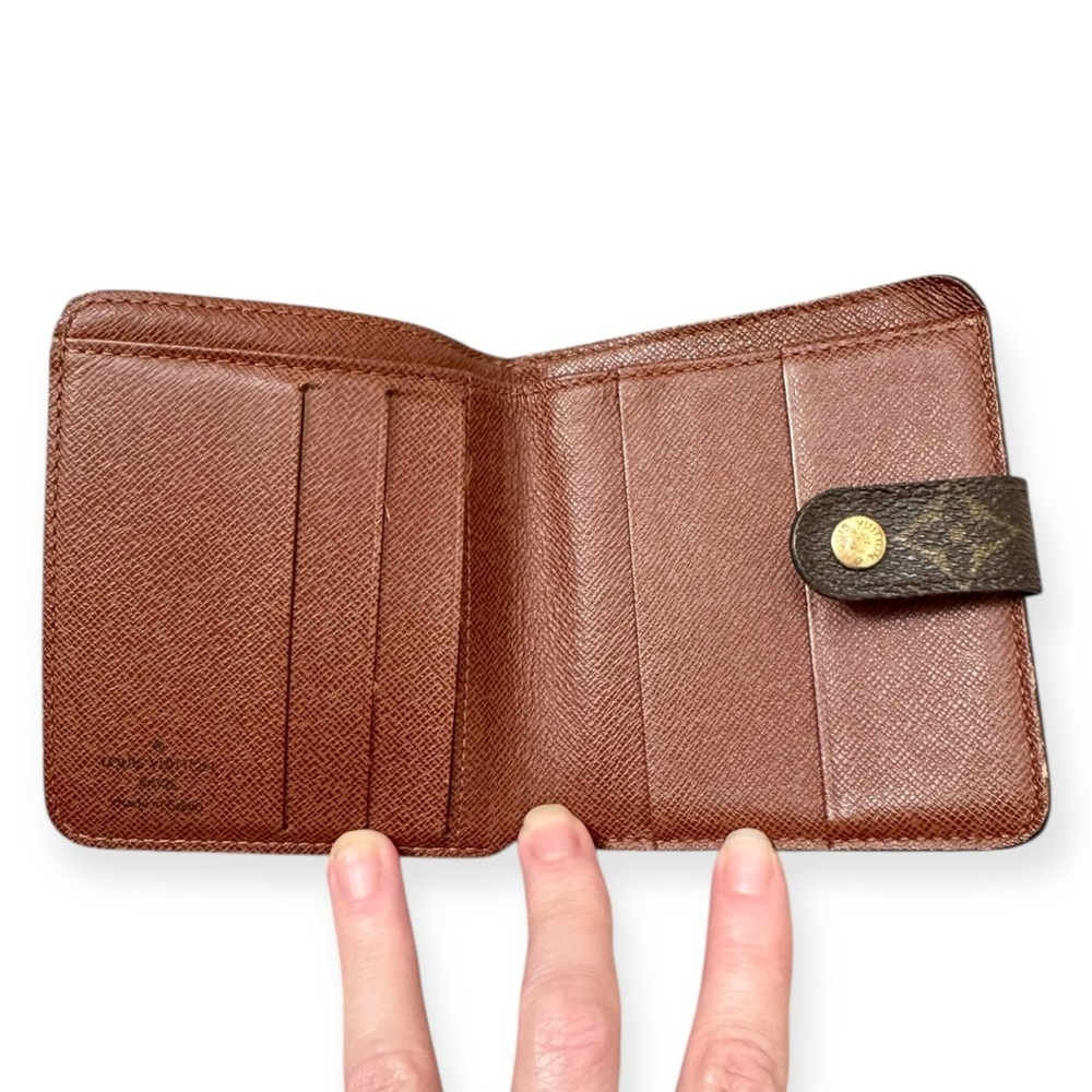 LOUIS VUITTON 2004 Monogram Compact Zippé Bifold Wallet, Vintage - Picture 13 of 16